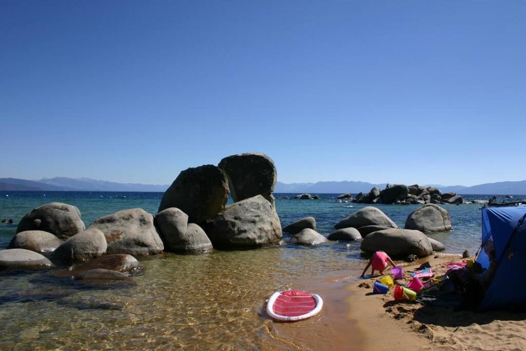 Lake Views, Pet-Friendly Cabin With Hot-Tub In King'S Beach 킹스비치 외부 사진
