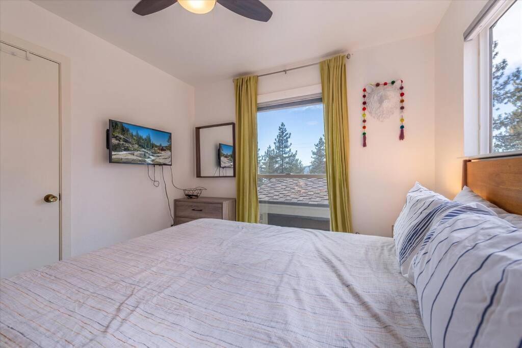 Lake Views, Pet-Friendly Cabin With Hot-Tub In King'S Beach 킹스비치 외부 사진