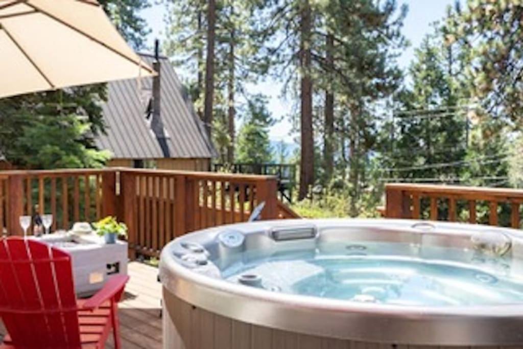 Lake Views, Pet-Friendly Cabin With Hot-Tub In King'S Beach 킹스비치 외부 사진