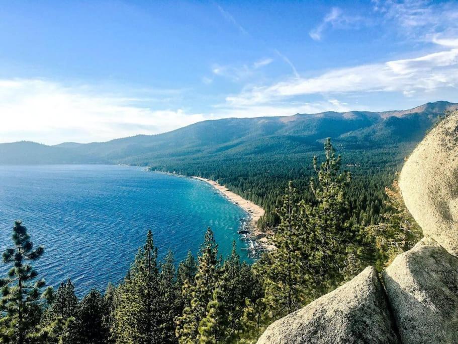 Lake Views, Pet-Friendly Cabin With Hot-Tub In King'S Beach 킹스비치 외부 사진