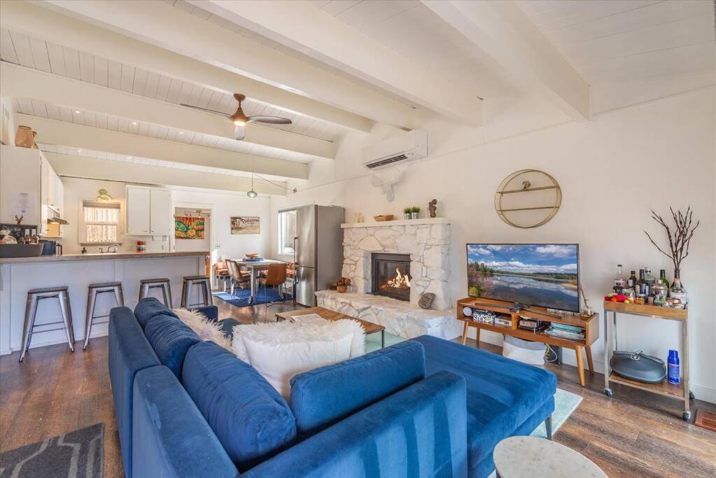 Lake Views, Pet-Friendly Cabin With Hot-Tub In King'S Beach 킹스비치 외부 사진