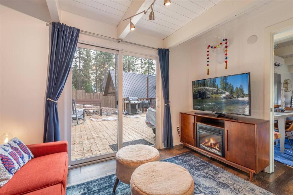 Lake Views, Pet-Friendly Cabin With Hot-Tub In King'S Beach 킹스비치 외부 사진